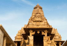 800 से ज्यादा मूर्तियां और बड़े पत्थरों को काटकर बनाया गया है खजुराहो का यह मंदिर, देखते रह जाएंगे इसकी खूबसूरती