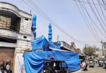 तिरपाल से ढकी गईं 10 मस्जिदें