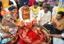 मुख्यमंत्री डॉ. यादव ने सपत्नीक अंगारेश्वर महादेव का पूजन-दर्शन कर अभिषेक किया