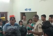 छात्र-छात्राओं ने पुलिस चौकी का किया शैक्षणिक भ्रमण