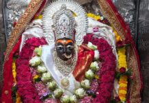 नवरात्रि के चौथे दिन, देवी कूष्मांडा का आशीर्वाद लेने के लिए इन मंदिरों में जाएं, और आपको सभी परेशानियों से मुक्ति मिल जाएगी।