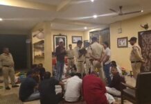 मानपुर के पास फार्महाउस पर पुलिस का छापा, 18 जुआरी गिरफ्तार, 13 लाख नकद जब्त