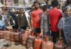 गैस सिलेंडर संकट गहराया, बुकिंग के लिए बढ़ा इंतजार