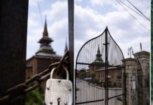 जामा मस्जिद बंद रहने पर उमर फारूक का तीखा बयान सामने आया।