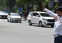 पिनगवां में अतिक्रमण की मार: मुख्य रास्ते पर लंबा जाम