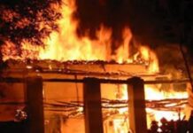 दिल्ली के नेयर बाजार में लगी भीषण आग, 50 दुकानें जलकर राख