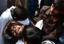 शर्ट की बांह मोड़ने को लेकर हुआ विवाद, बढ़ा मामला