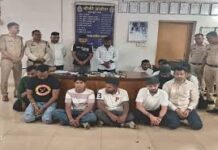 Durg में रिसॉर्ट पर देर रात पुलिस का छापा, 16 जुआरी गिरफ्तार