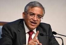 मुख्य चुनाव आयुक्त के खिलाफ महाभियोग की तैयारी, 193 विपक्षी सांसदों ने दिया नोटिस