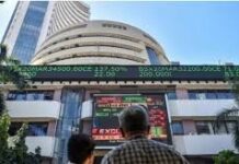 सेंसेक्स 321 अंक चढ़ा, निफ्टी में तेजी, डॉलर के मुकाबले रुपया 14 पैसे कमजोर हुआ