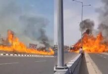 नेशनल हाईवे पर तेल टैंकर पलटा, 200 मीटर तक फैली भीषण आग