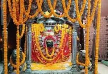 गोपालगंज के थावे दुर्गा मंदिर में प्रसाद को लेकर विवाद।