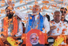 केरल में PM मोदी का शंखनाद: LDF-UDF पर हमला, बोले- एक भ्रष्टाचारी, दूसरी महाभ्रष्टाचारी