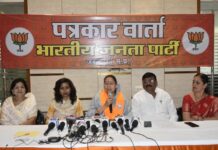 संसद में जश्न पर सियासी बवाल, BJP ने उठाए गंभीर सवाल