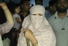 शराब दुकान के विरोध में महिलाओं का प्रदर्शन, महू-नीमच हाईवे जाम