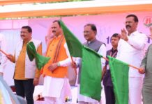 प्रदेश की लाइफलाइन हुई सशक्त: मुख्यमंत्री विष्णुदेव साय ने 370 नई एम्बुलेंस को दिखाई हरी झंडी