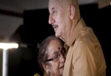 अनुपम खेर ने शेयर किया भावुक वीडियो, मां को बताया असली स्टार