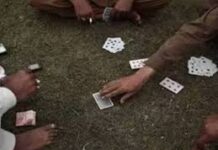 लंबे समय से चल रहे जुआ फड़ पर पुलिस का छापा, जुआरियों में मची भगदड़