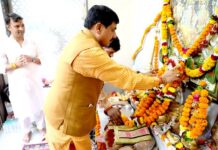 मुख्यमंत्री डॉ. यादव ने स्टेट हैंगर परिसर स्थित हनुमान मंदिर में किया नमन