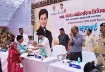 जनसुनवाई में सिंधिया का गुस्सा: कलेक्टर को लगाई फटकार, बोले- ये आवेदन नहीं ‘सोना’ है