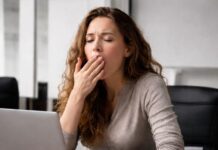 भारी खाना बनता है सुस्ती और नींद की वजह