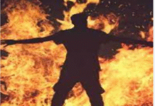 गर्लफ्रेंड को डराने के लिए सुसाइड का फेक ड्रामा पड़ा भारी, खुद को आग लगा बैठा युवक