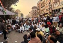 प्यासे शहर की परेशानी बढ़ी: दूषित पानी पर मंच का विरोध प्रदर्शन