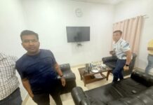 सरकारी विश्राम गृह बना मयखाना: कोरबा में बिजली कंपनी के अफसरों की शराब पार्टी का वीडियो वायरल।