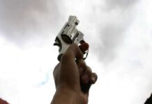 चुनावी हिंसा तेज, BJP उम्मीदवार के घर के बाहर गोलीबारी; CISF जवान जख्मी