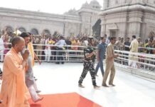 सीएम योगी ने काशी में बाबा विश्वनाथ और कालभैरव के किए दर्शन