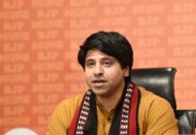 जनेऊ उतरवाने के आरोपों से गरमाई राजनीति, BJP ने उठाए सवाल