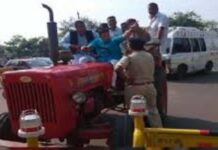 ट्रैक्टर से विधानसभा पहुंचे MLA, पुलिस से झड़प; ‘नारी शक्ति वंदन’ पर गरमाई राजनीति