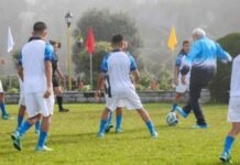 Narendra Modi गंगटोक में युवाओं के साथ खेले फुटबॉल, विकास योजनाओं से पहले खास अंदाज