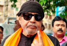 मिथुन चक्रवर्ती ने डाला वोट, बोले- भारी संख्या में पहुंचे मतदाता