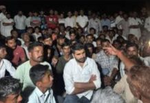 धरने पर बैठे विधायक भाटी, पुलिस से नोंकझोंक के बीच हंगामा