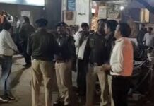 ग्वालियर में बदमाशों ने पुलिस टीम पर हमला किया, गोलीबारी में बचीं जानें