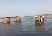 वृंदावन नाव हादसा: 10 पर्यटकों की मौत, 5 लापता; 14 KM तक सर्च ऑपरेशन जारी