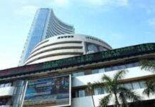 बाजार में रौनक: सेंसेक्स-निफ्टी उछले, डॉलर के मुकाबले रुपया फिसला