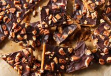 यहां भगवान को चढ़ती है चॉकलेट-टॉफी, मान्यता—दूर होती हैं रोग और परेशानियां