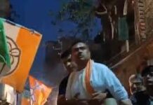 हावड़ा में रोड शो के दौरान बवाल: शुभेंदु अधिकारी के कार्यक्रम में भिड़े कार्यकर्ता, वीडियो वायरल