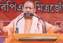 असम में CM योगी का हमला: जनसभा में कांग्रेस-UDF पर साधा निशाना