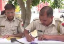 सड़क किनारे मिली लाश, रहस्य गहराया—हत्या, दुर्घटना या बीमारी?