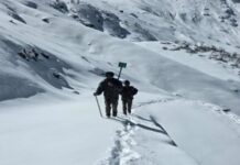 हेमकुंड साहिब मार्ग पर बर्फ की सफेद चादर, टीम ने धाम तक पैदल निरीक्षण किया