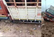 एक ही जगह बार-बार हादसे, ट्रक धंसने की तीसरी घटना से लोग परेशान