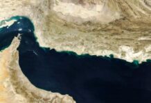 होर्मुज जलडमरूमध्य पर तनाव: ईरान ने दी अमेरिका को नौसैनिक नाकेबंदी पर चेतावनी