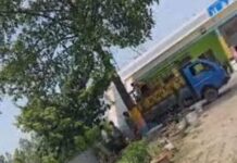 गैस एजेंसी संचालक के खिलाफ उपभोक्ताओं का हल्लाबोल