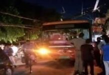 हाईटेंशन लाइन के पोल से टकराकर झुकी बस, मौके पर मची अफरा-तफरी