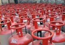 MP में गैस किल्लत के बीच ठगी, 30 सिलेंडर लेकर कर्मचारी फरार