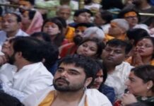 महाकालेश्वर मंदिर में निंजा की आंखें नम, भस्म आरती में डूबे भक्ति भाव में