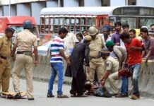 हमलावरों ने फिल्मी अंदाज में घेरकर की पिटाई